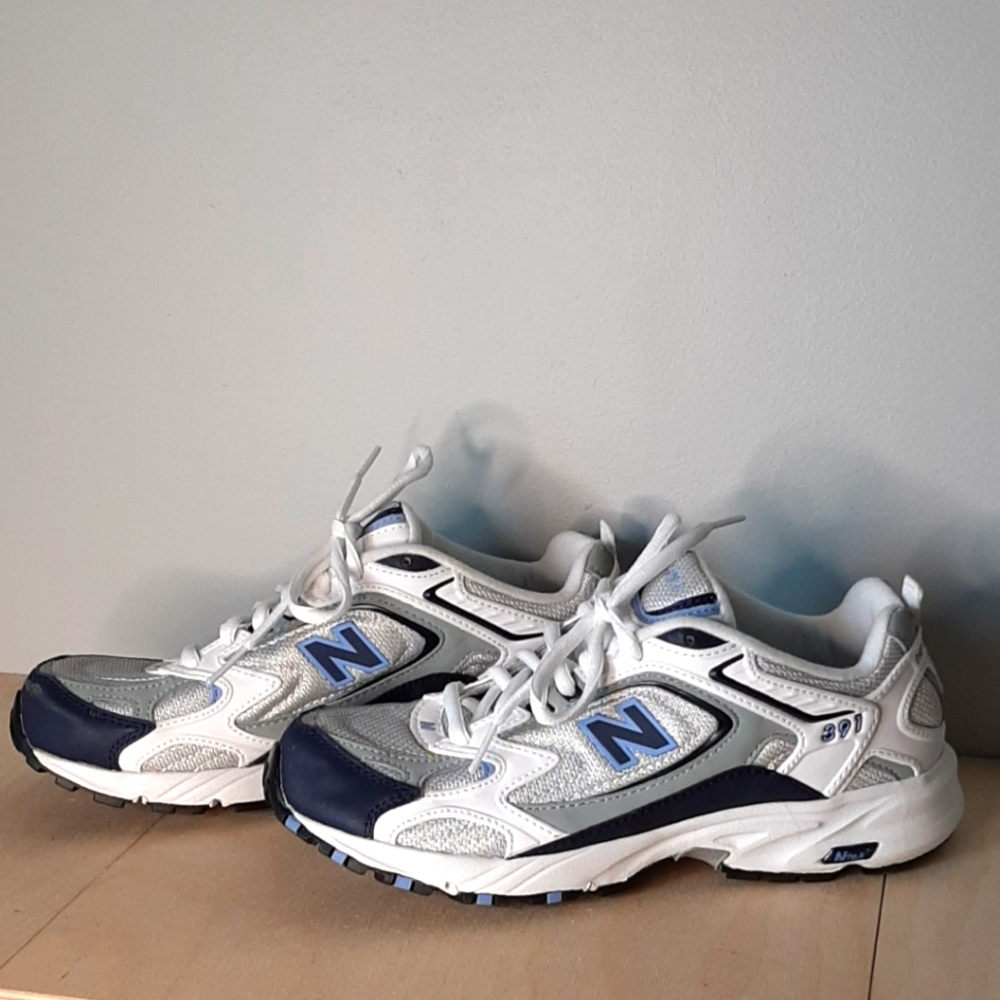 NEW BALANCE WOMEN'S ATHLETIC SHOE SZ 8 BLUE WHITE NWOT CW391SS
